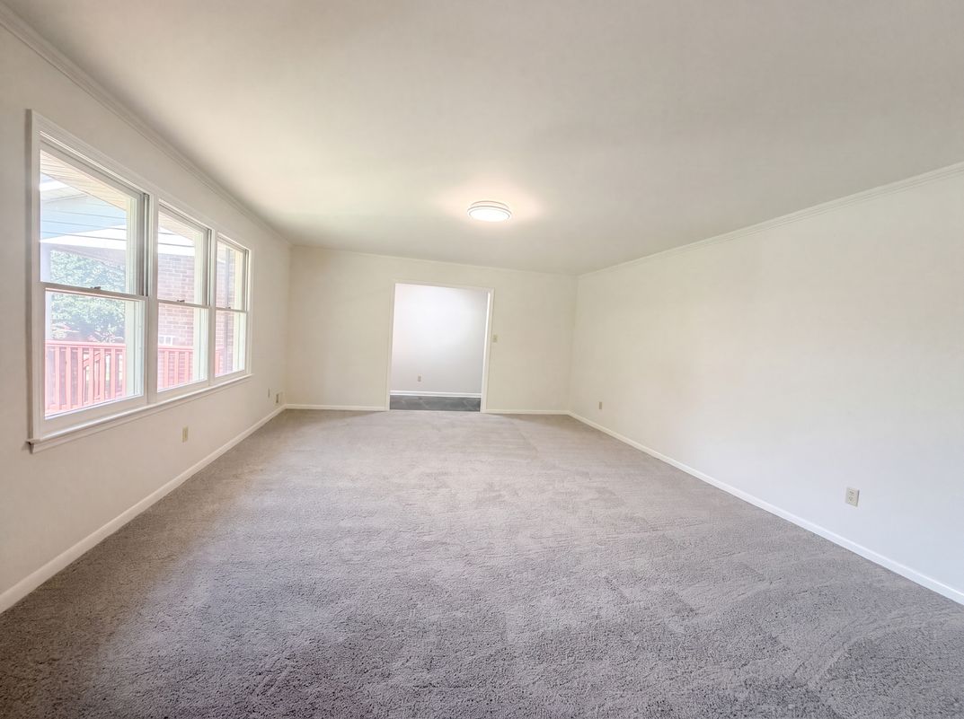Photo 12 of 32 of 604 Meadowbrook Dr, Spartanburg, SC