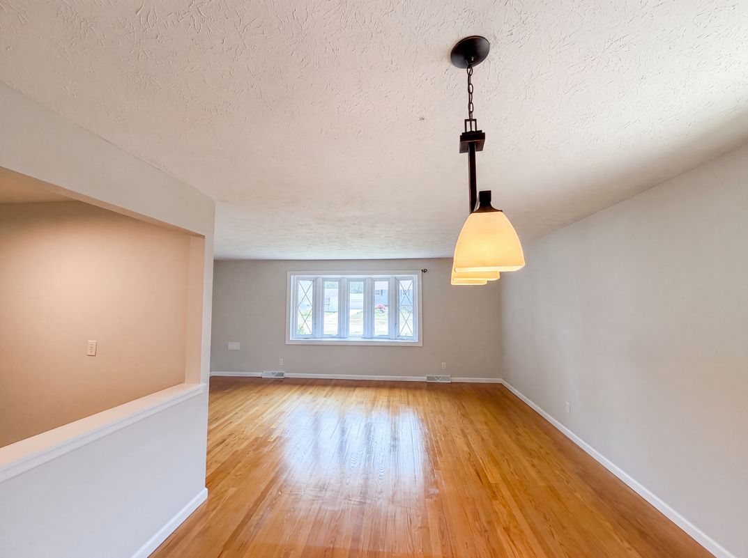 Photo 9 of 22 of 11500 Stormes Dr, Cleveland, OH