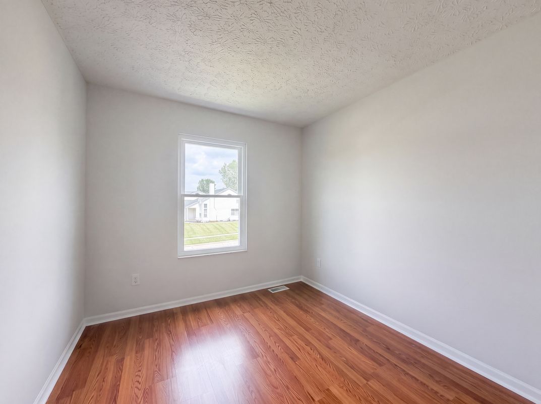 Photo 14 of 32 of 1618 Saddlebrook Dr, Heath, OH