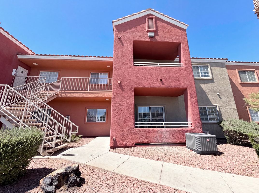 Photo 5 of 28 of 4730 E Craig Rd, Las Vegas, NV