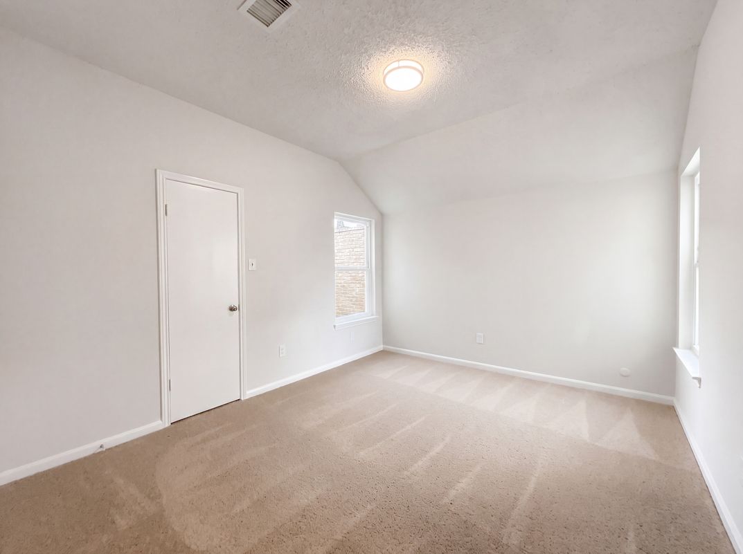 Photo 10 of 17 of 12910 Ashford Chase Dr, Houston, TX