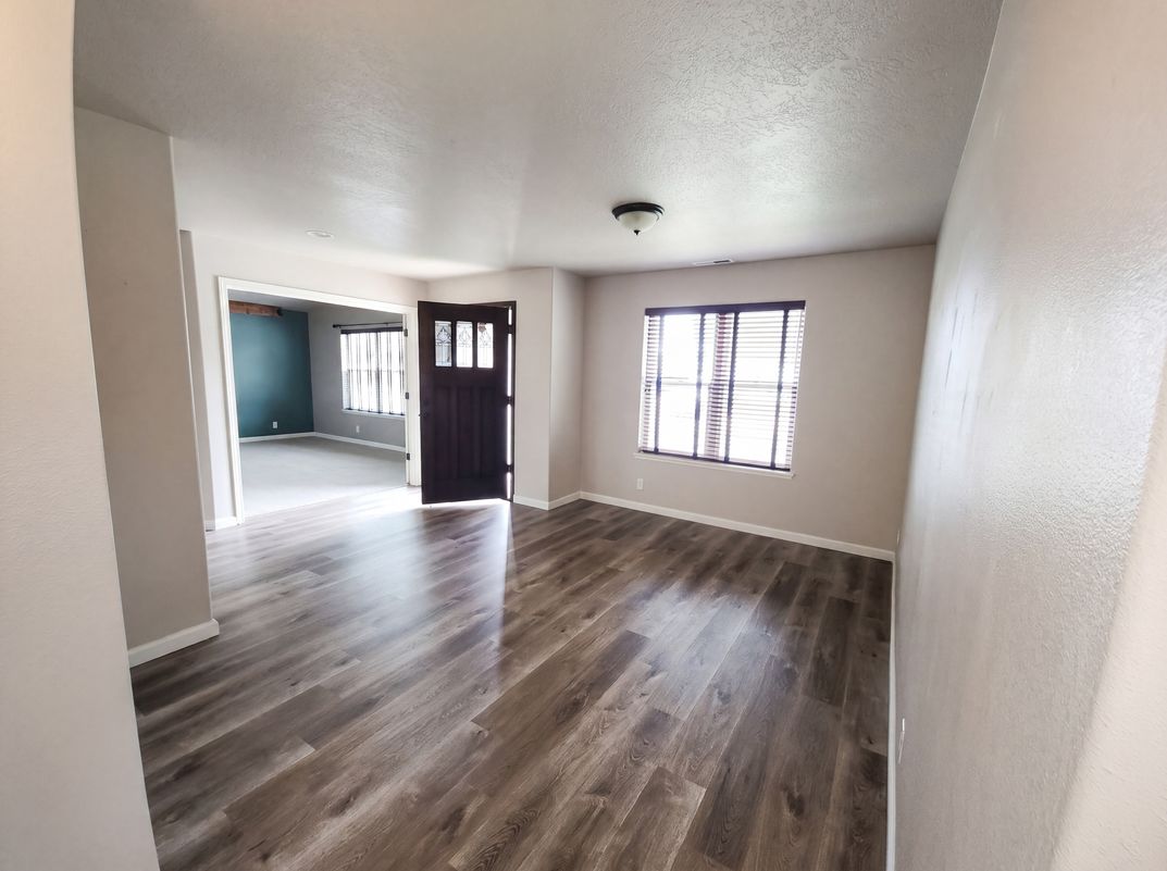 Photo 8 of 22 of 1310 Willow St, Junction City, OR