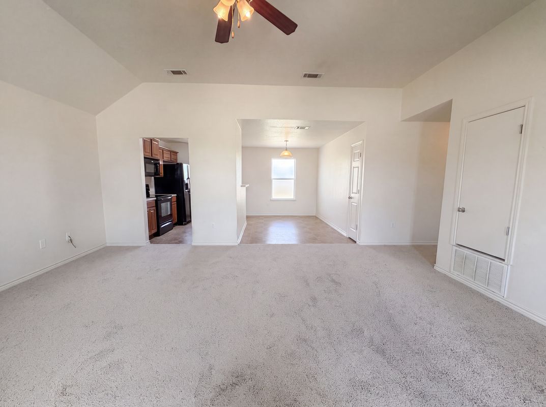 Photo 3 of 16 of 2512 Saulsbury Dr, Temple, TX