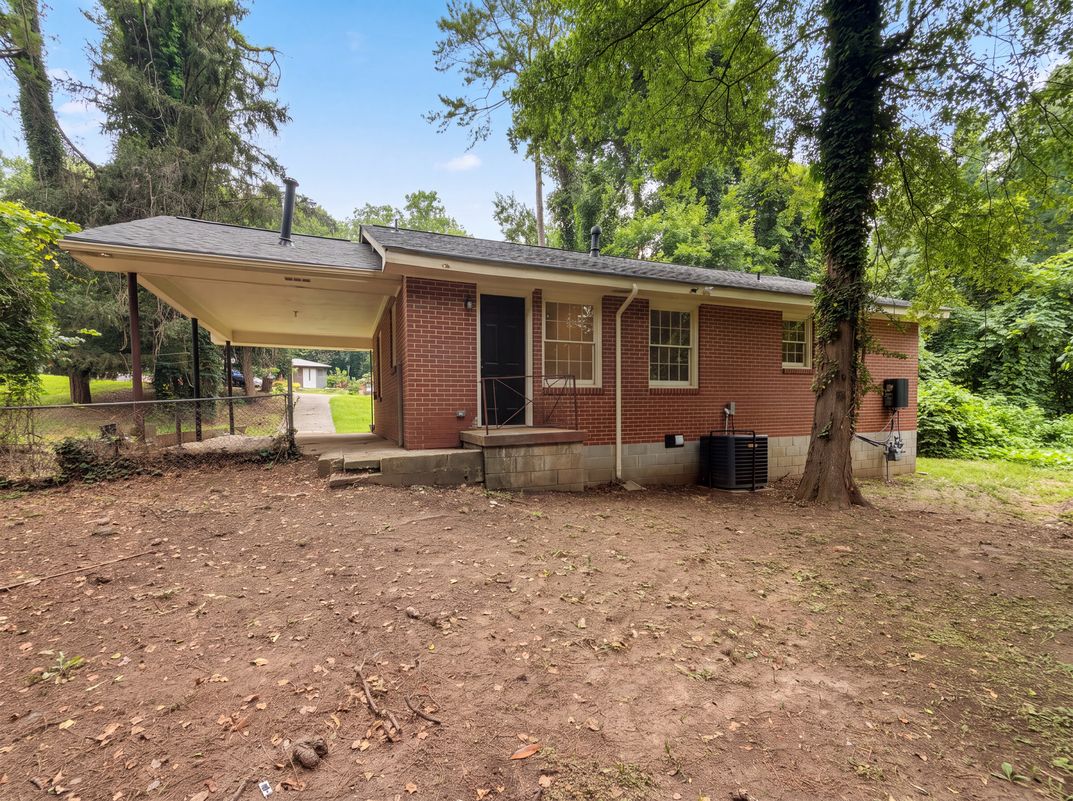 Photo 17 of 18 of 856 Glenway Dr, Atlanta, GA
