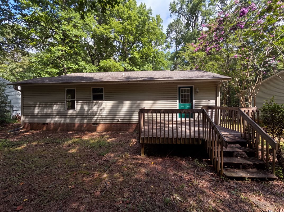 Photo 5 of 16 of 810 Hill Top Cir, Sanford, NC