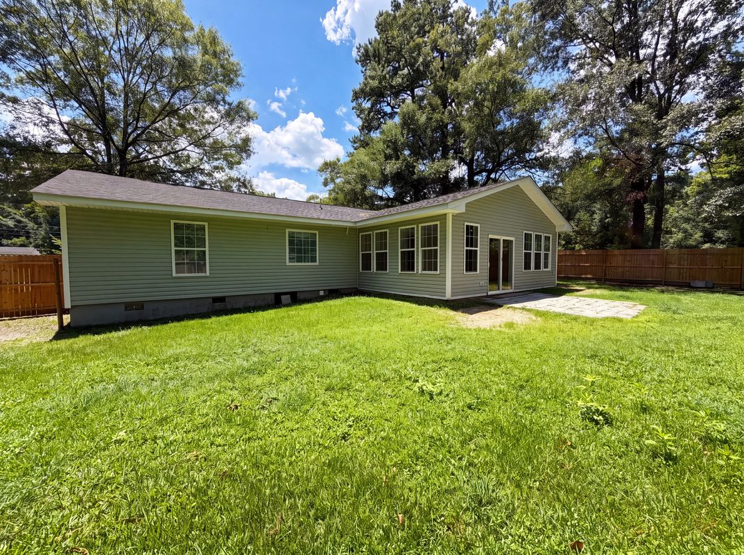 Photo 5 of 20 of 829 W 2nd North St, Summerville, SC