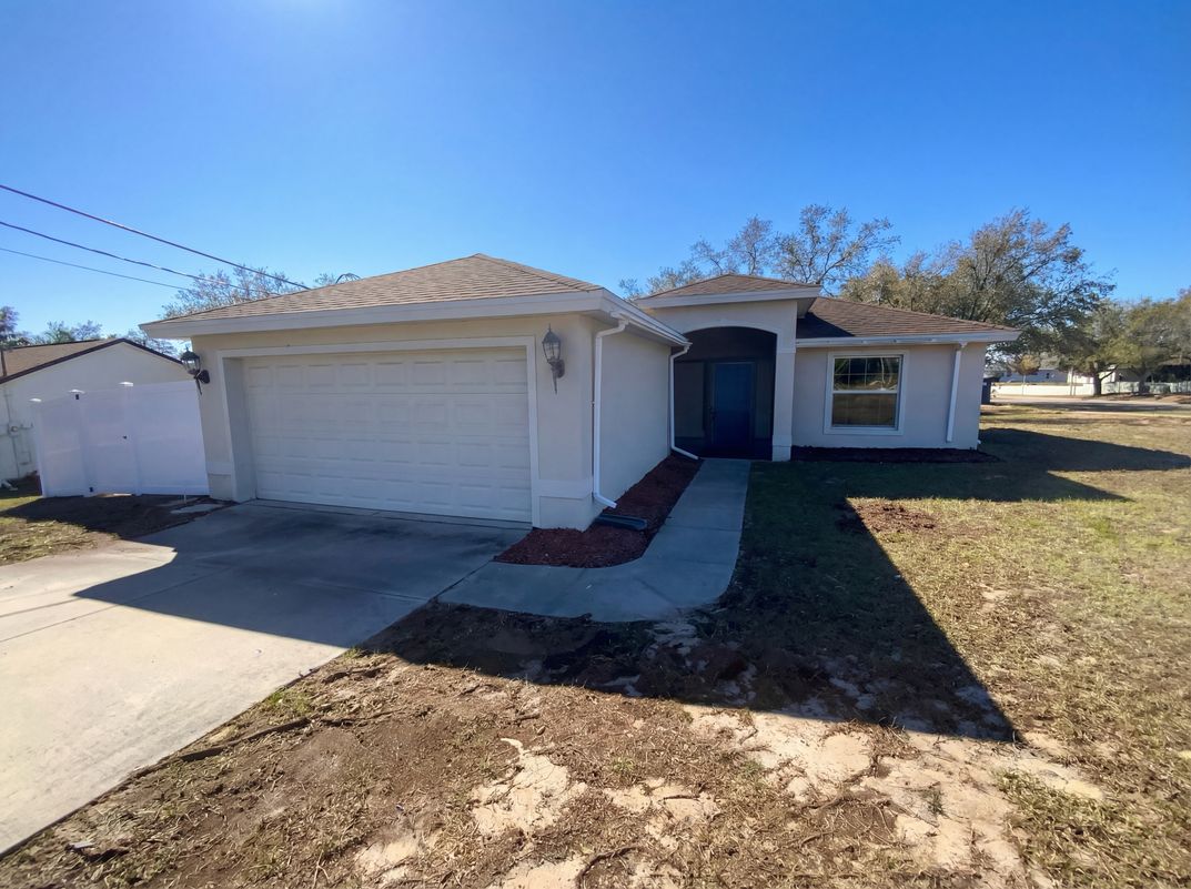 Property photo 1 of 11275 Linden Dr