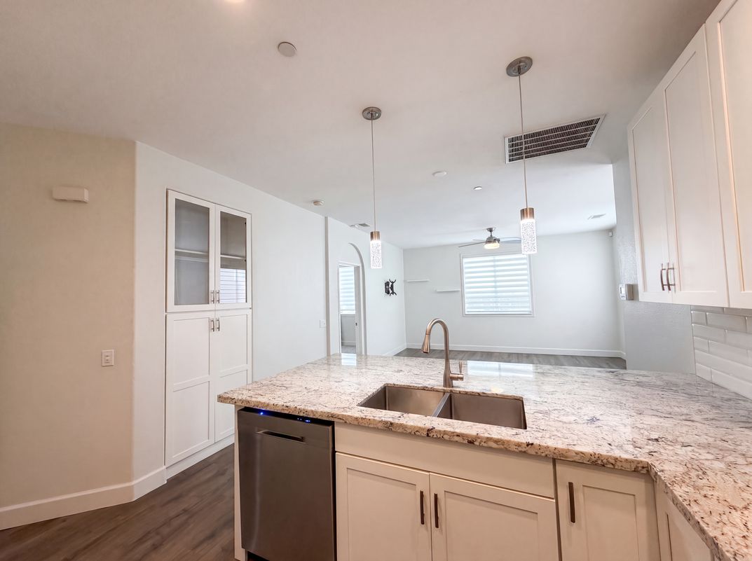Photo 7 of 28 of 4920 Ocean Ln, Elk Grove, CA