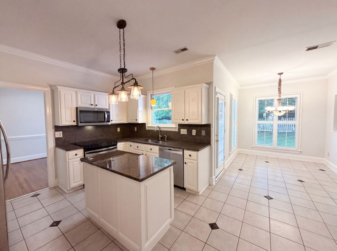 Photo 2 of 21 of 7906 Elphin Ct, Charlotte, NC