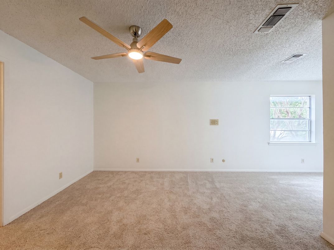 Photo 4 of 23 of 4612 Kenway Ct, Fort Worth, TX