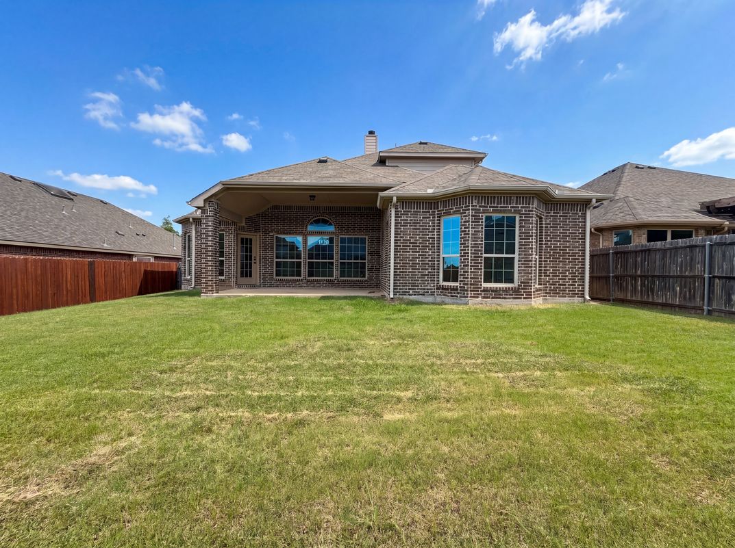Photo 15 of 17 of 1421 Caruth Ln, Celina, TX