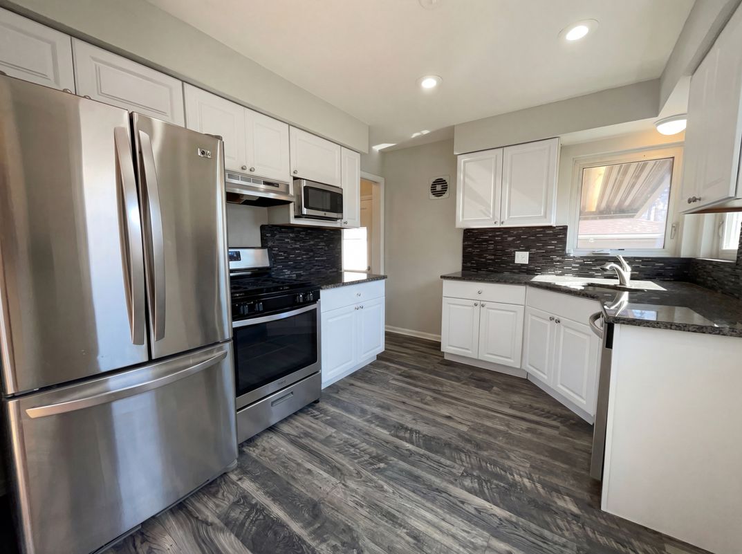 Photo 2 of 19 of 29212 Ursuline St, Saint Clair Shores, MI
