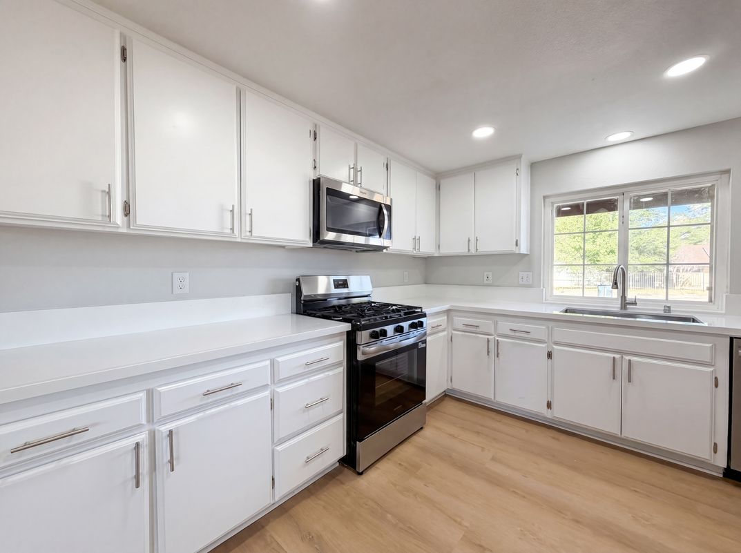 Photo 9 of 21 of 40733 176th St E, Lancaster, CA