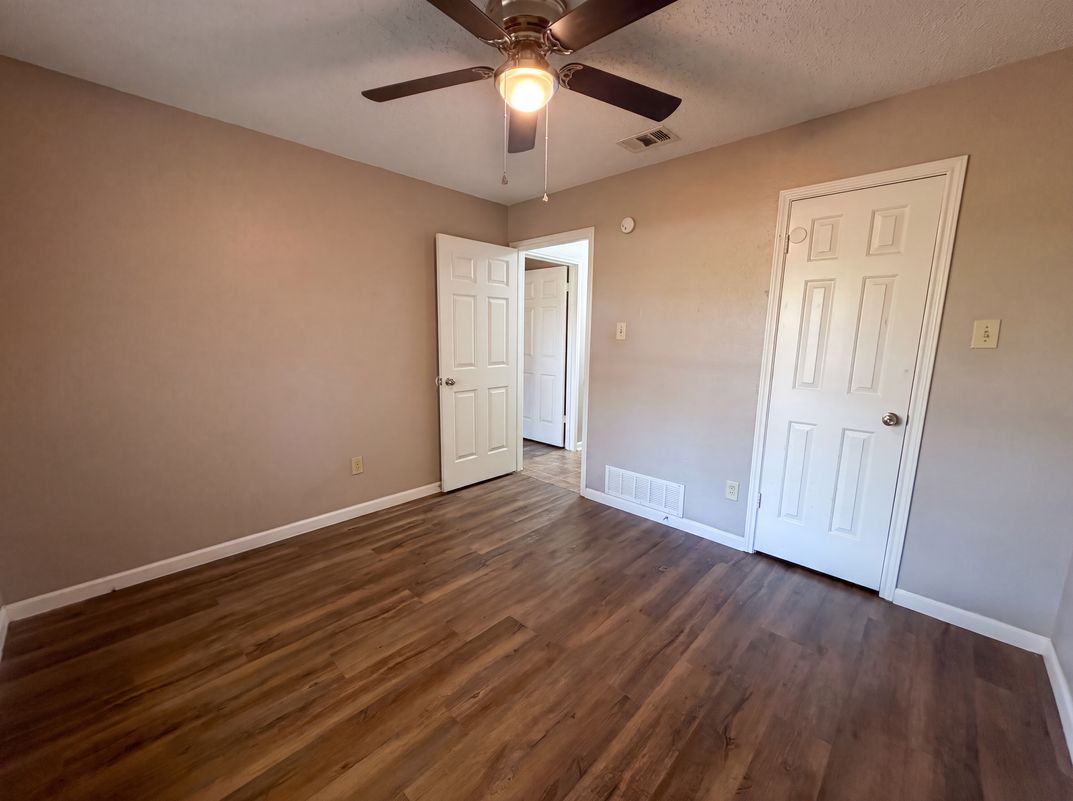 Photo 11 of 17 of 1503 Curtis Ln, Cedar Hill, TX