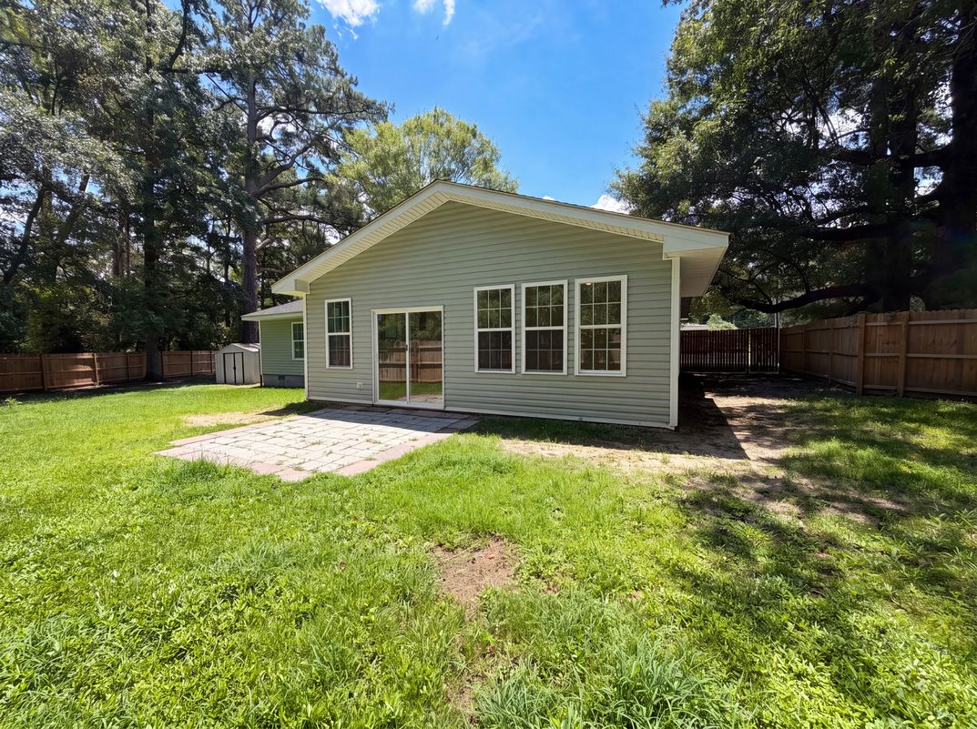Photo 17 of 20 of 829 W 2nd North St, Summerville, SC