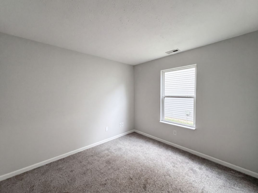Photo 11 of 17 of 8369 Sotheby Dr, Indianapolis, IN