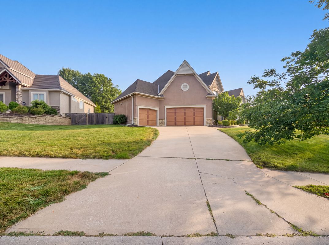 Photo 30 of 34 of 6003 N Cosby Ct, Kansas City, MO