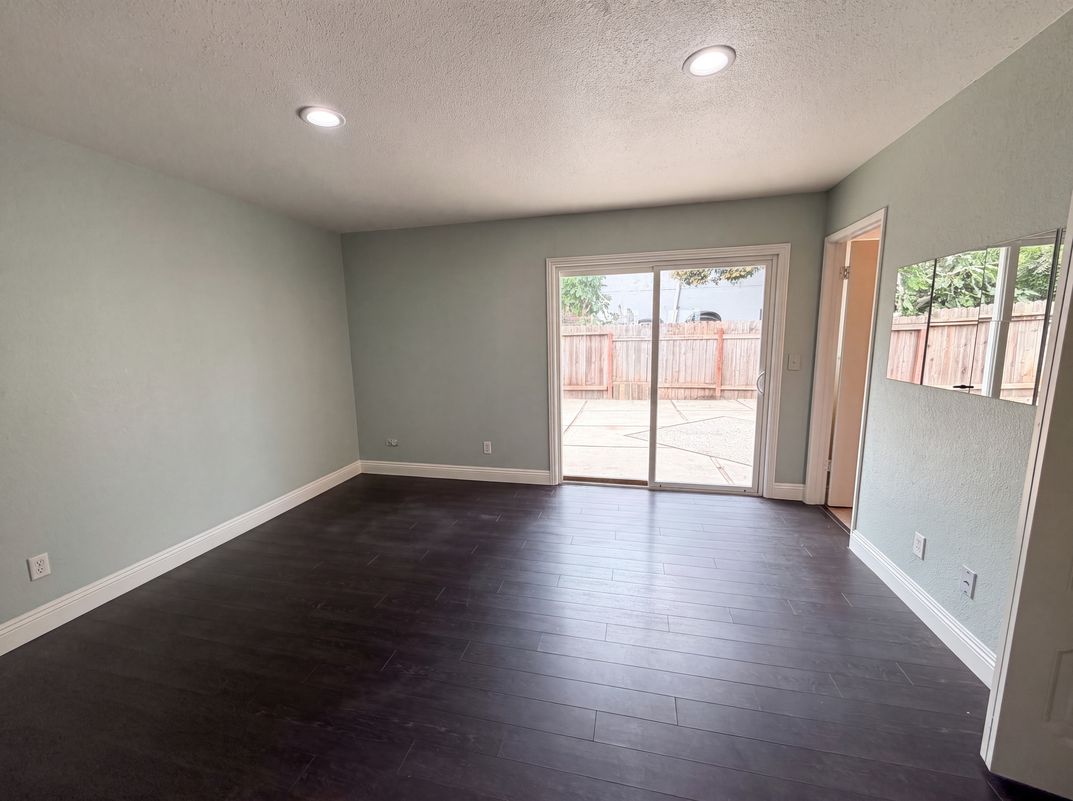 Photo 11 of 25 of 7804 McClintock Way, Sacramento, CA