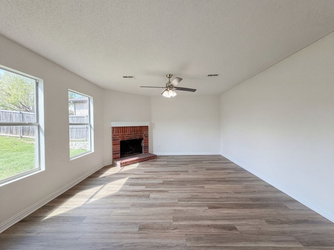 Photo 10 of 30 of 2501 Avalon Creek Way, McKinney, TX