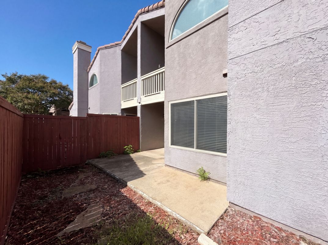 Photo 5 of 21 of 4242 N Capistrano Dr, Dallas, TX