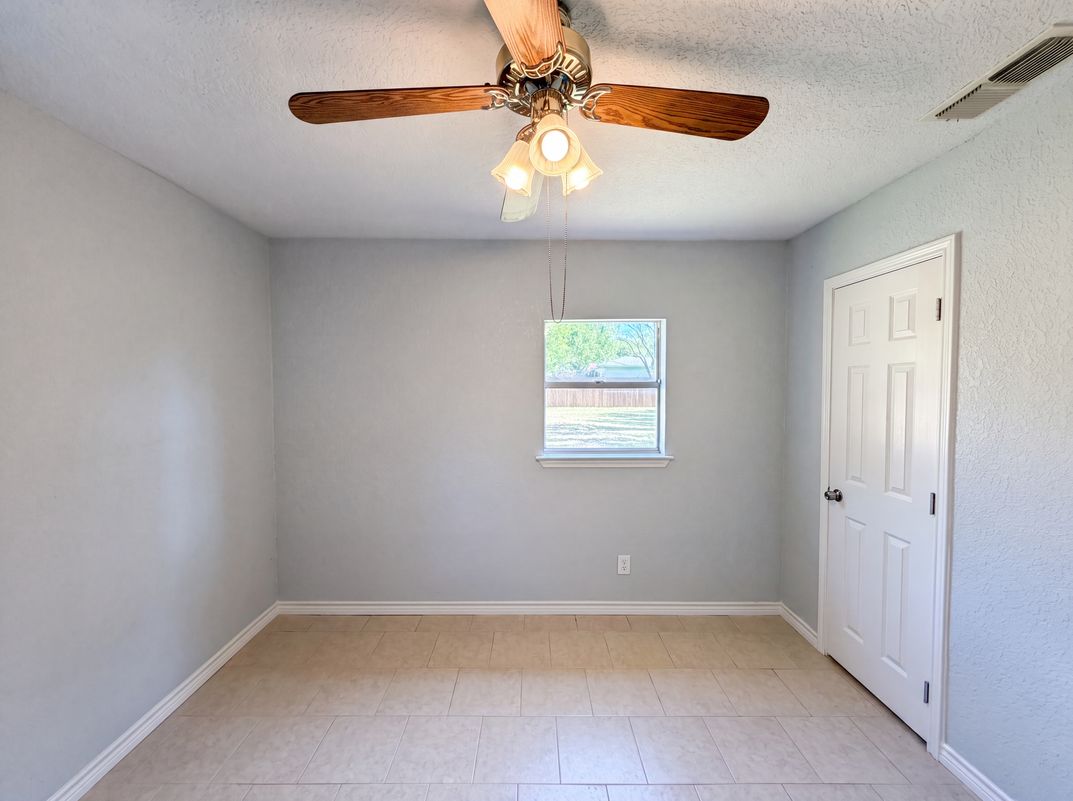 Photo 11 of 19 of 502 Jennings St, Nocona, TX