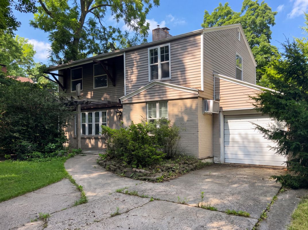 Property photo 1 of 911 Foley Ave