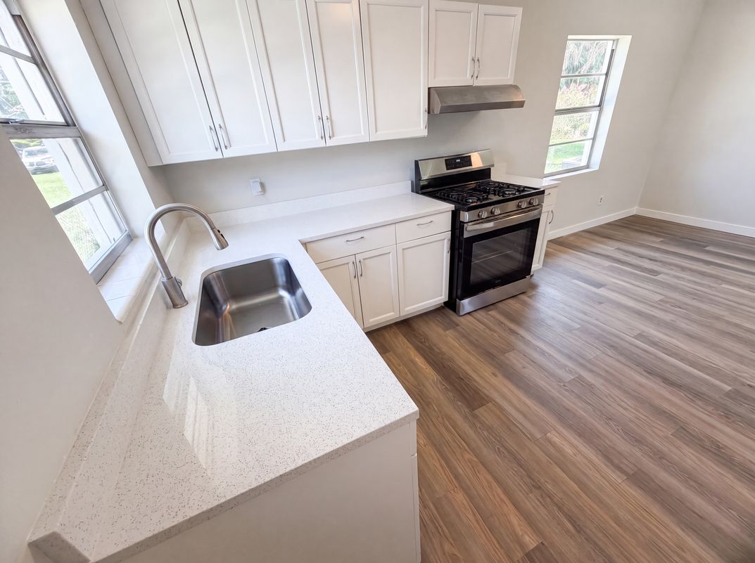 Photo 9 of 26 of 308 N 30th St, Fort Pierce, FL