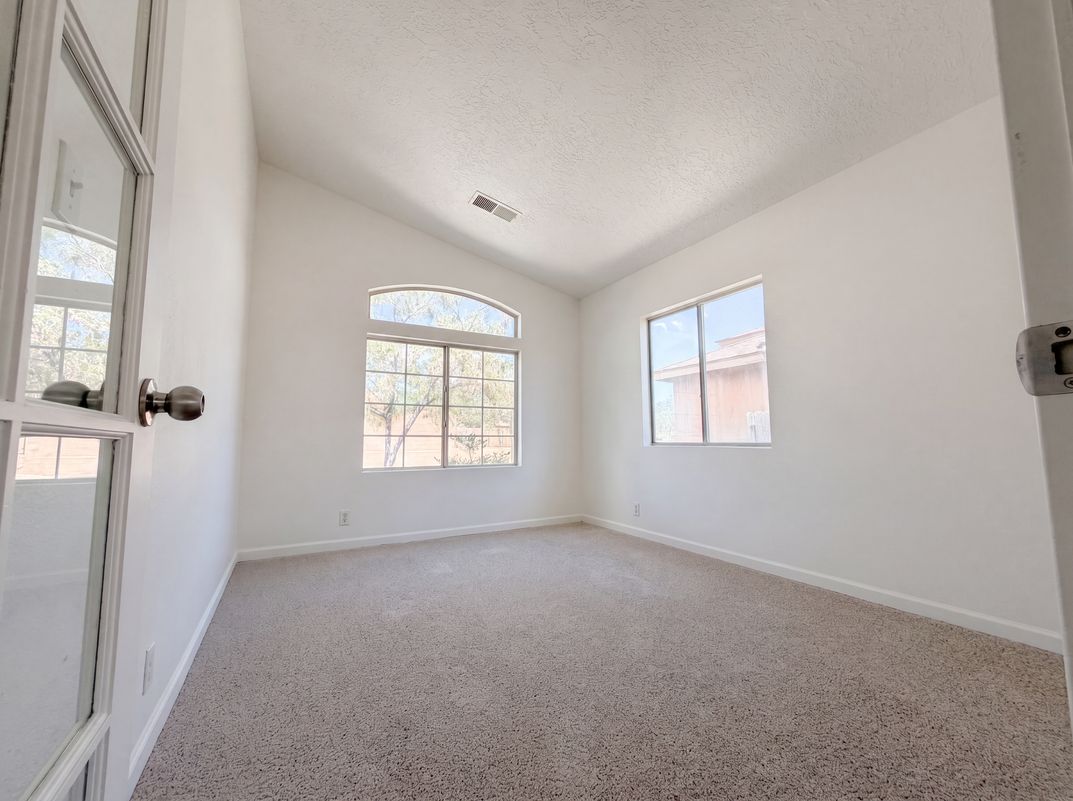 Photo 4 of 17 of 6948 Angela Dr NE, Rio Rancho, NM