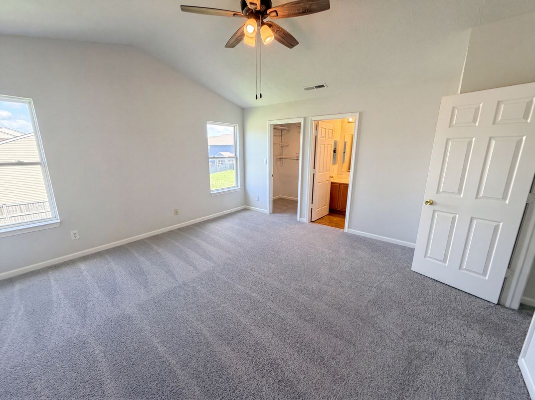 Photo 4 of 22 of 4322 Rhapsody Ln, Indianapolis, IN