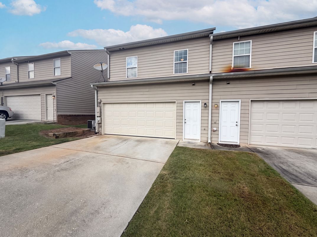 Photo 18 of 20 of 7553 Rutgers Cir, Fairburn, GA