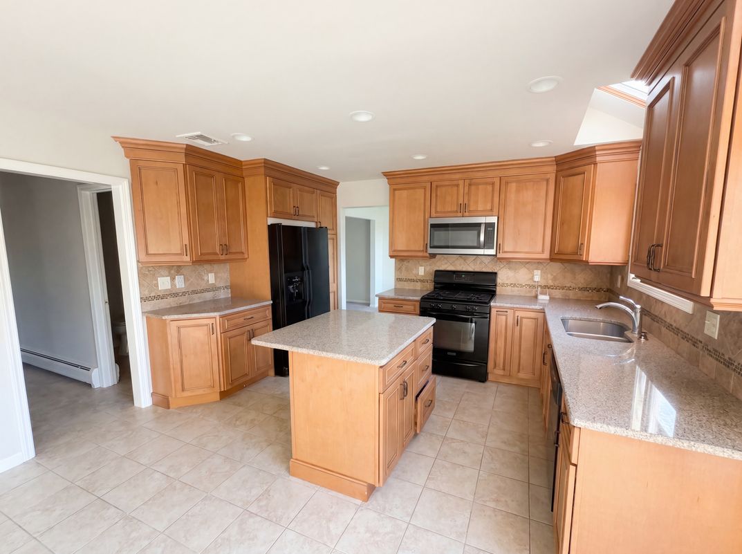 Property photo 2 of 16 Knob Hill Rd