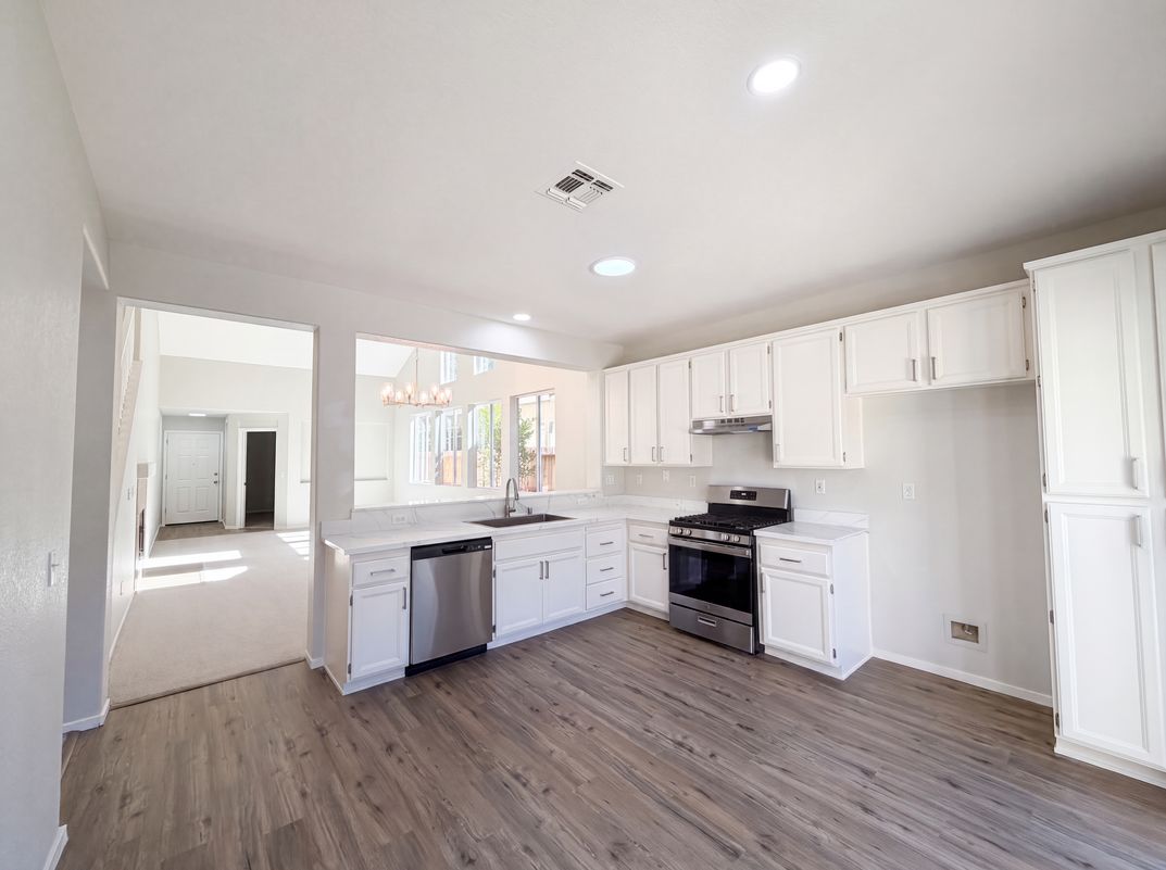 Photo 6 of 45 of 1570 Arcola Ave, Sacramento, CA