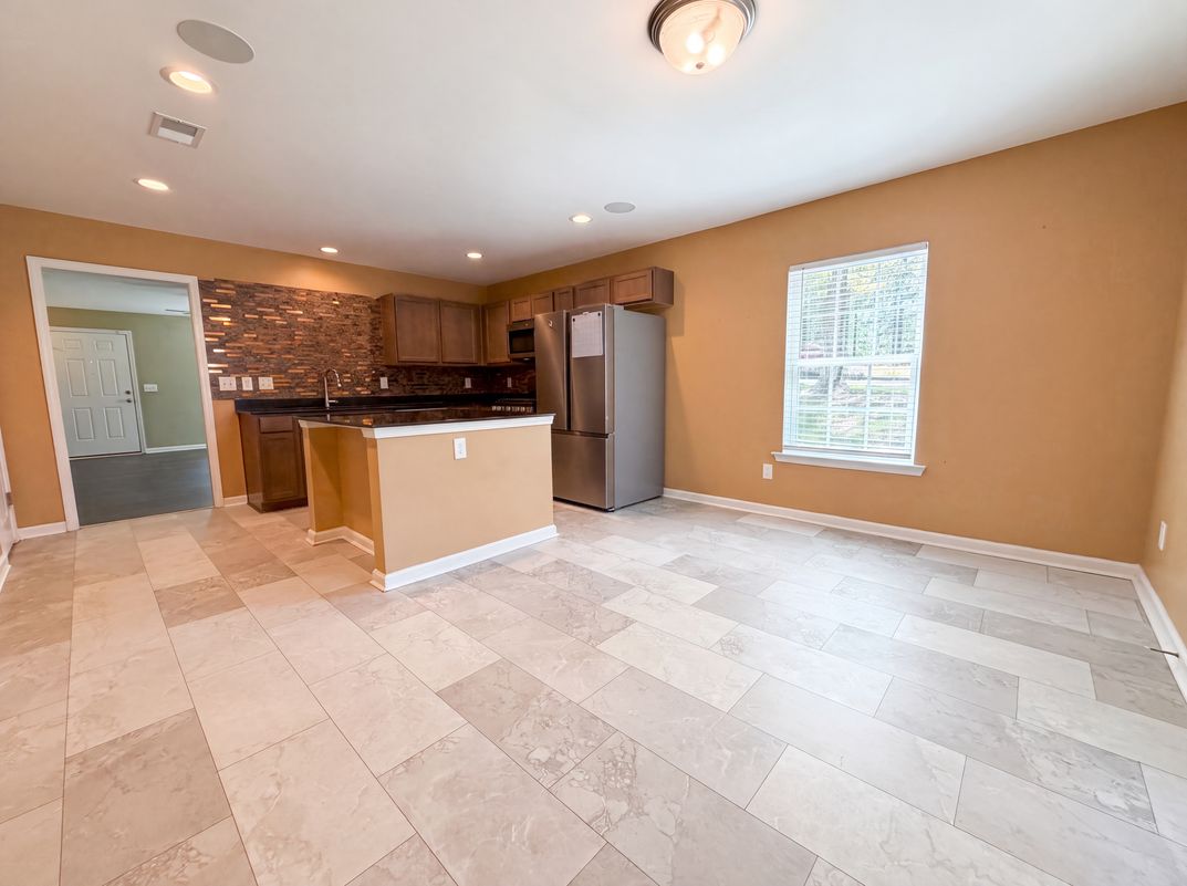 Property photo 2 of 301 Rolling Knoll Dr