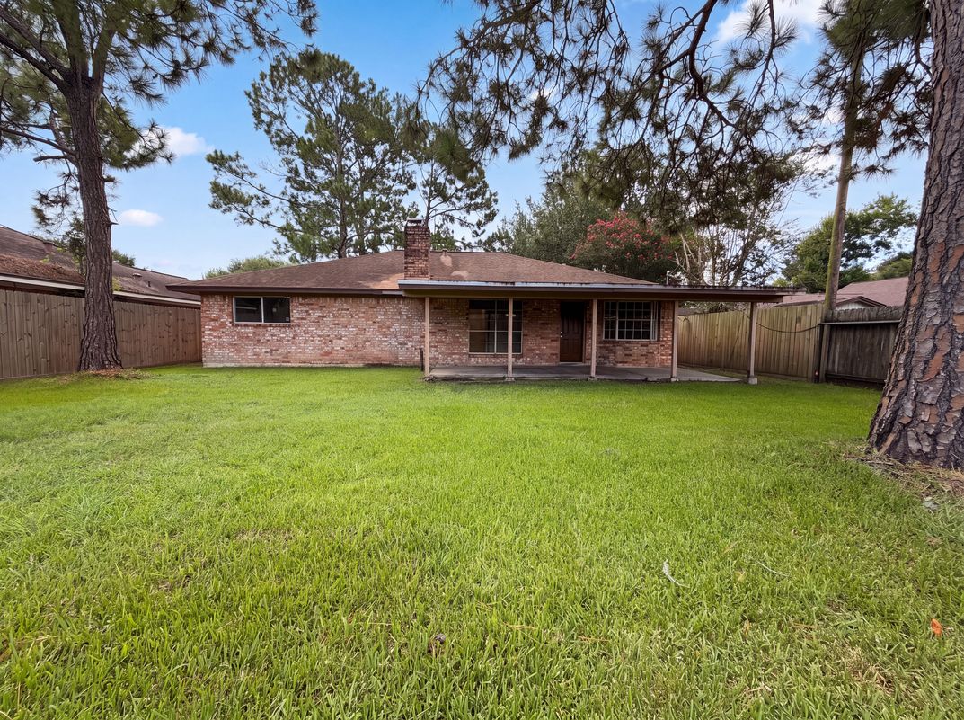 Photo 5 of 17 of 8 Sunnybrook St, Angleton, TX