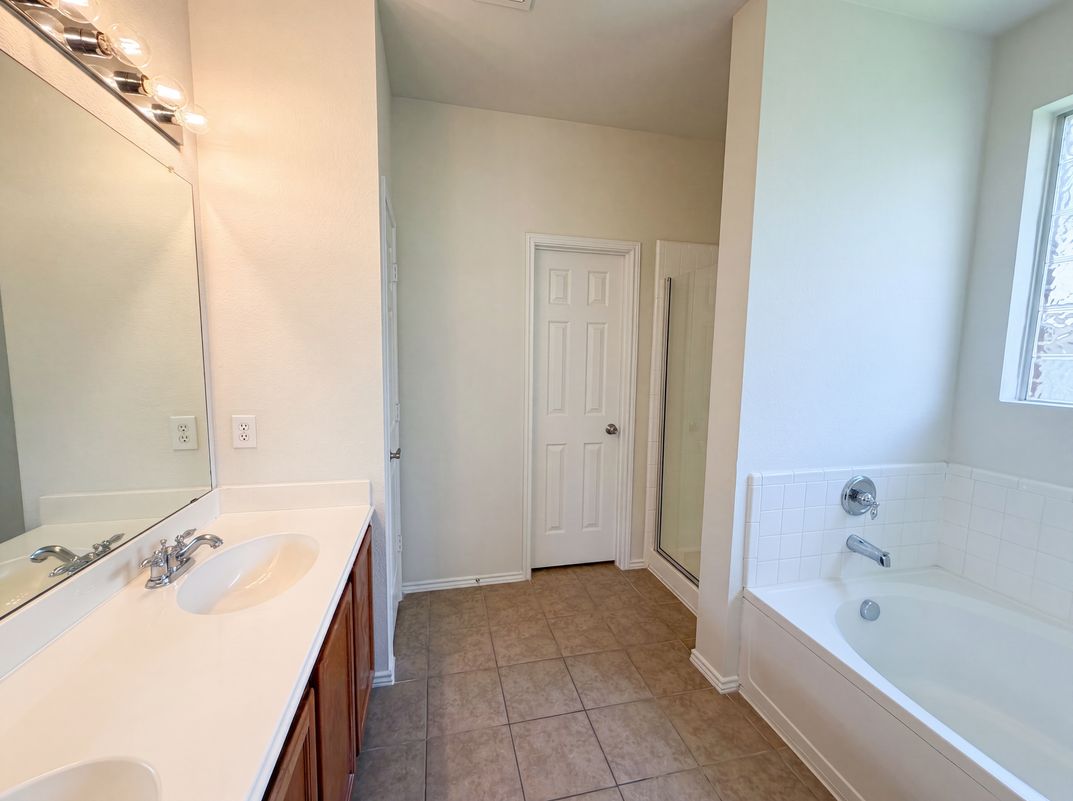 Photo 13 of 19 of 1310 Canyon Creek Rd, Wylie, TX