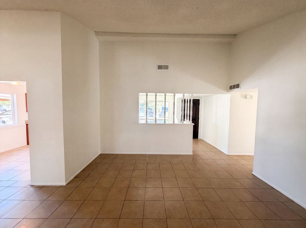 Photo 6 of 27 of 5617 W Hatcher Rd, Glendale, AZ