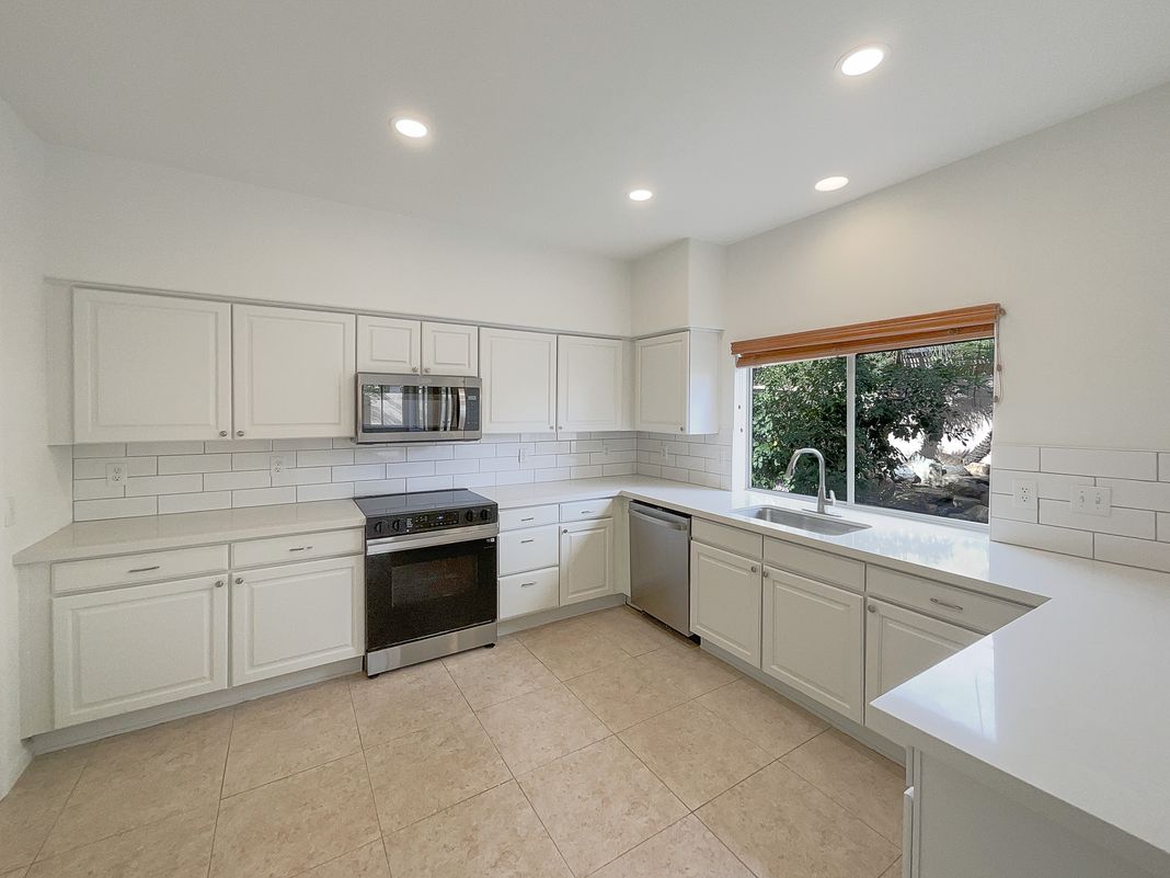Photo 11 of 23 of 1616 E Glenhaven Dr, Phoenix, AZ
