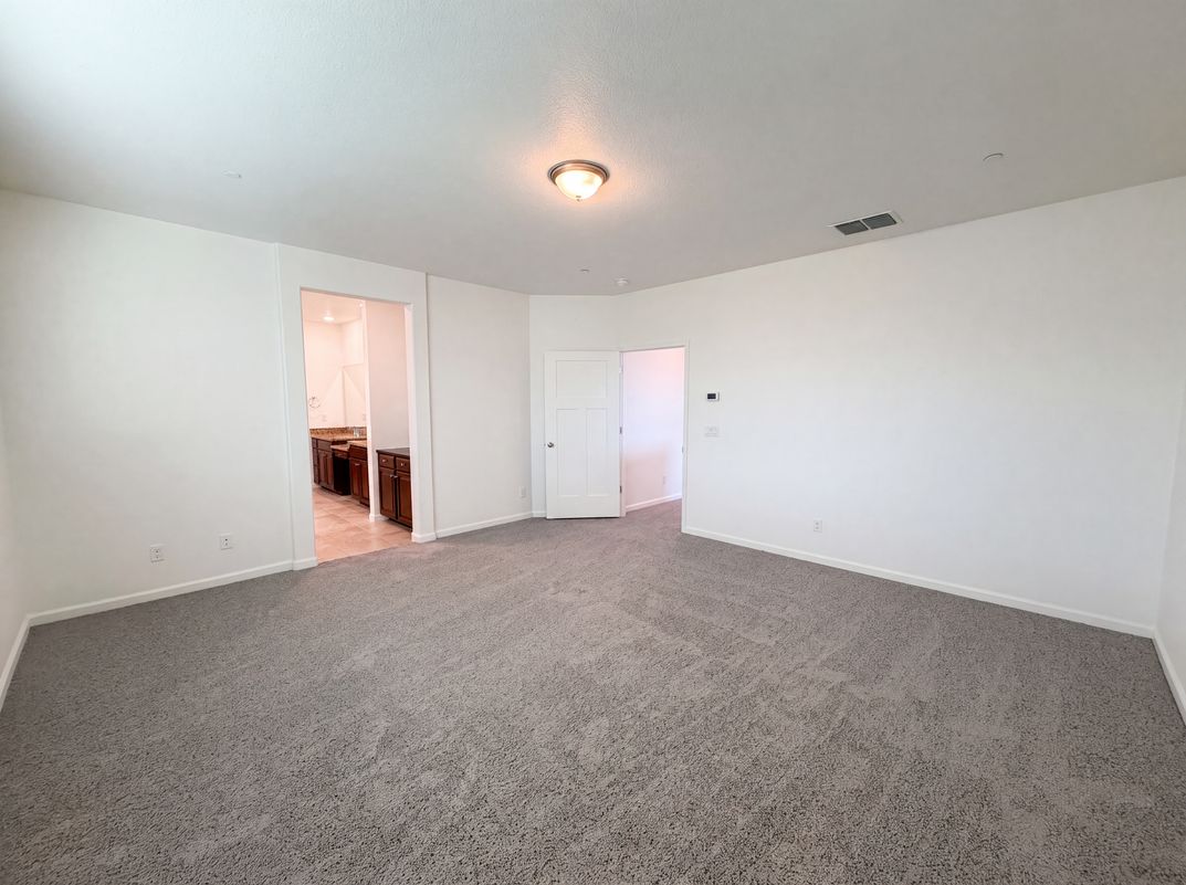 Photo 4 of 39 of 5022 Birch Valley Way, Rancho Cordova, CA