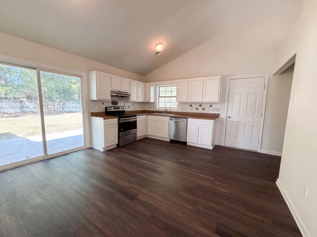 Photo 7 of 28 of 2028 Larson Ln, Goose Creek, SC