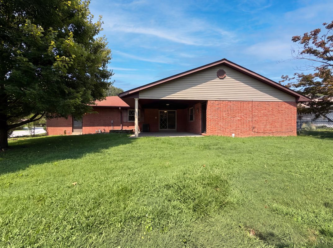 Photo 5 of 25 of 209 Dana Dr, Collinsville, IL