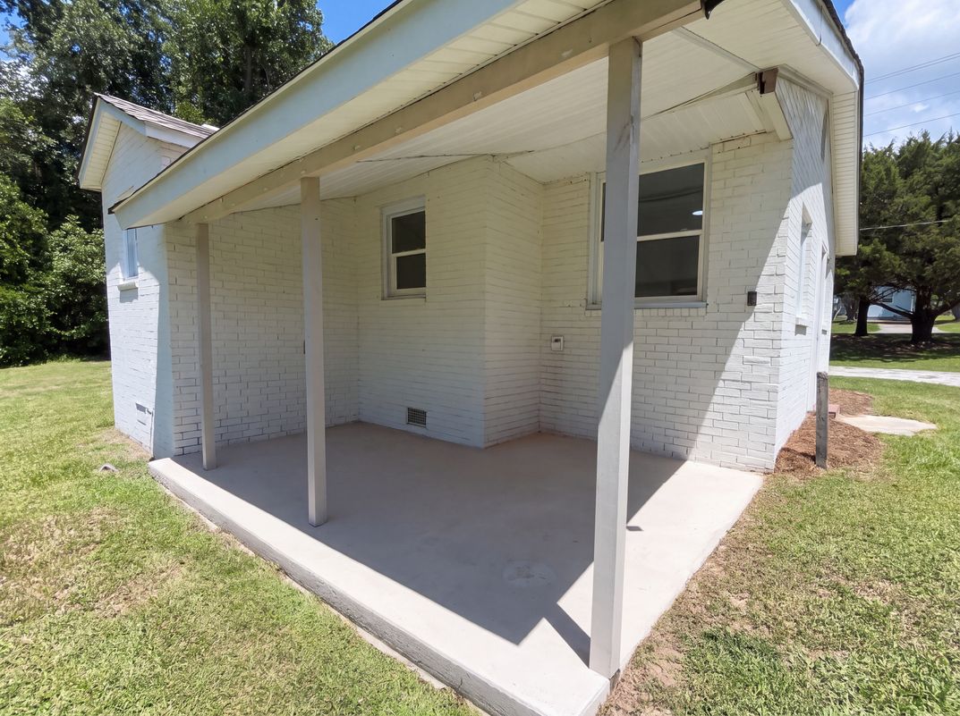 Photo 26 of 32 of 630 S Lee St, Batesburg, SC