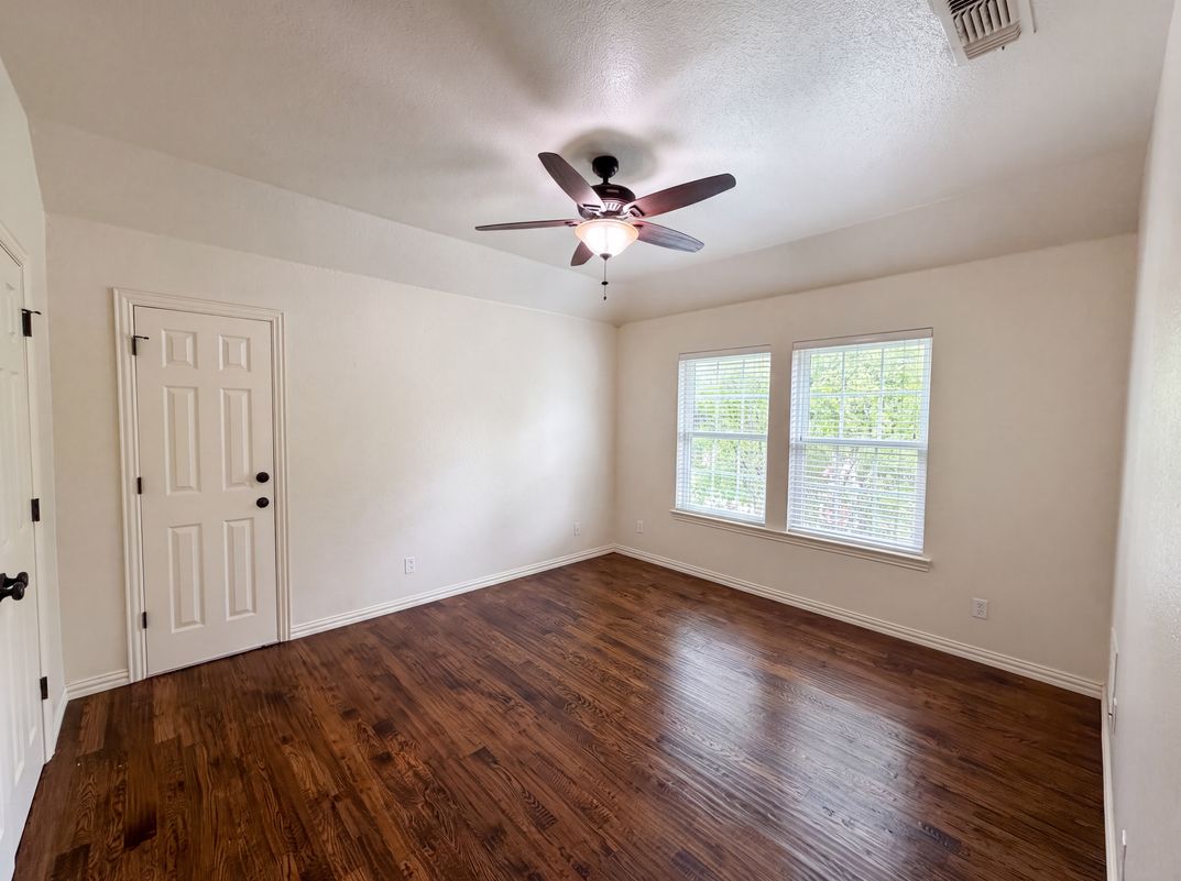 Photo 23 of 38 of 4606 Mill Wood Dr, Colleyville, TX