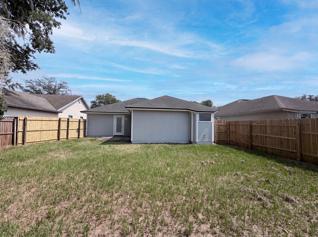 Photo 5 of 17 of 1708 Ashwood Cir, Middleburg, FL