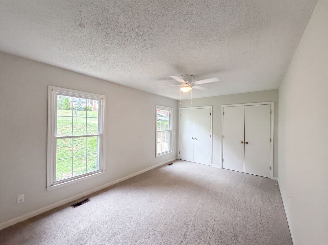 Photo 11 of 17 of 7816 Foxwood Dr, Raleigh, NC