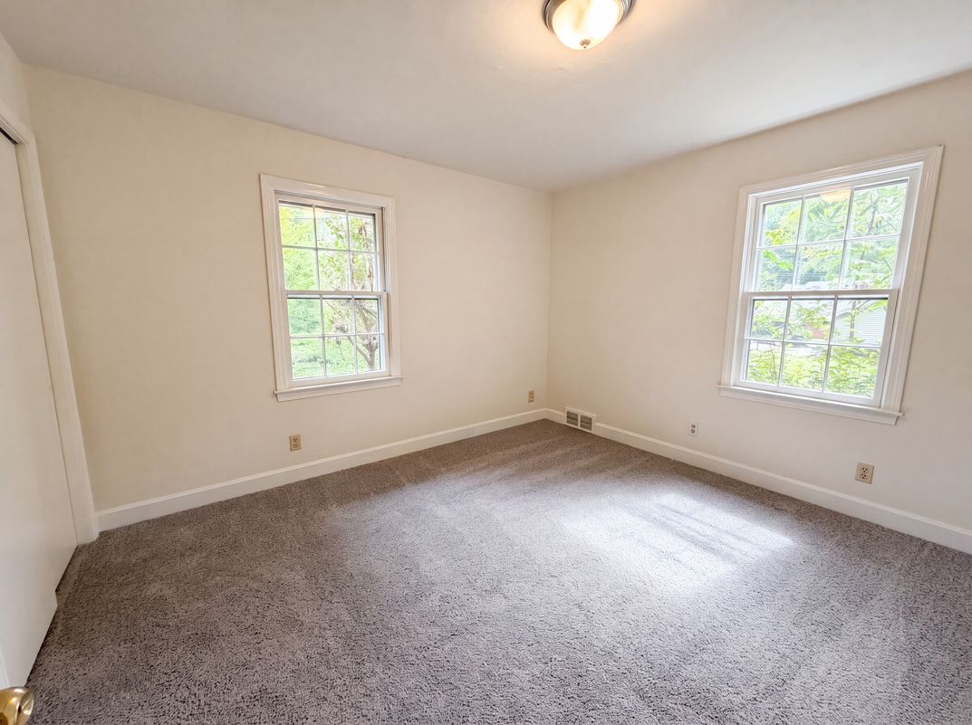 Photo 8 of 17 of 5148 Clearview Dr, Winston Salem, NC
