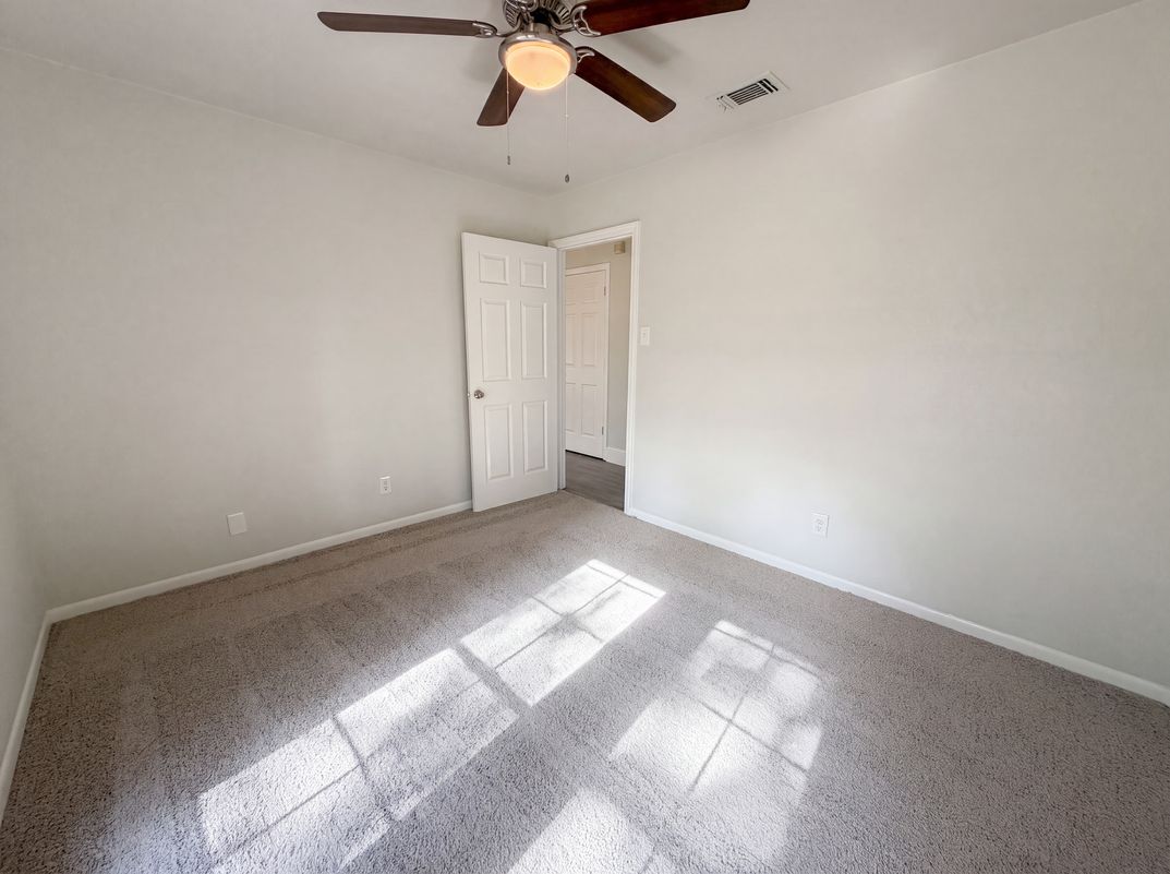 Photo 9 of 18 of 127 Jason Dr, Red Oak, TX