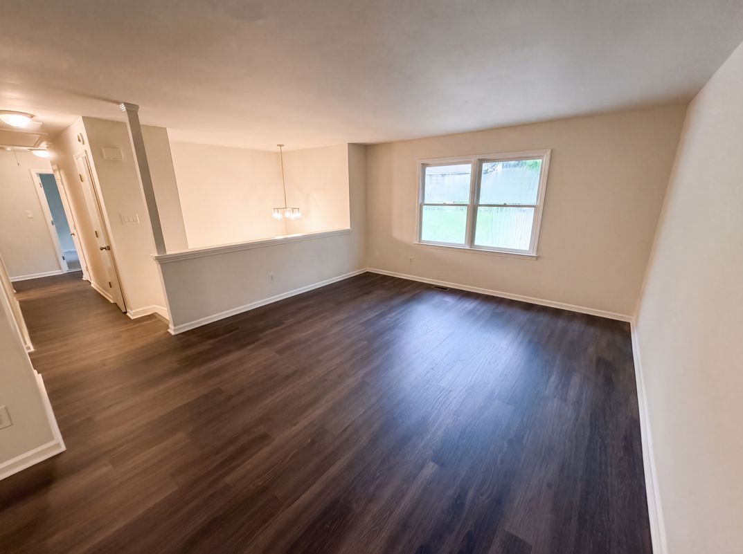 Photo 8 of 28 of 6409 Tivoli Ct, Charlotte, NC