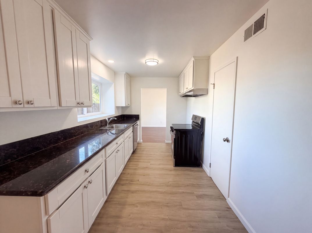 Photo 10 of 39 of 4948 Dewey Dr, Fair Oaks, CA