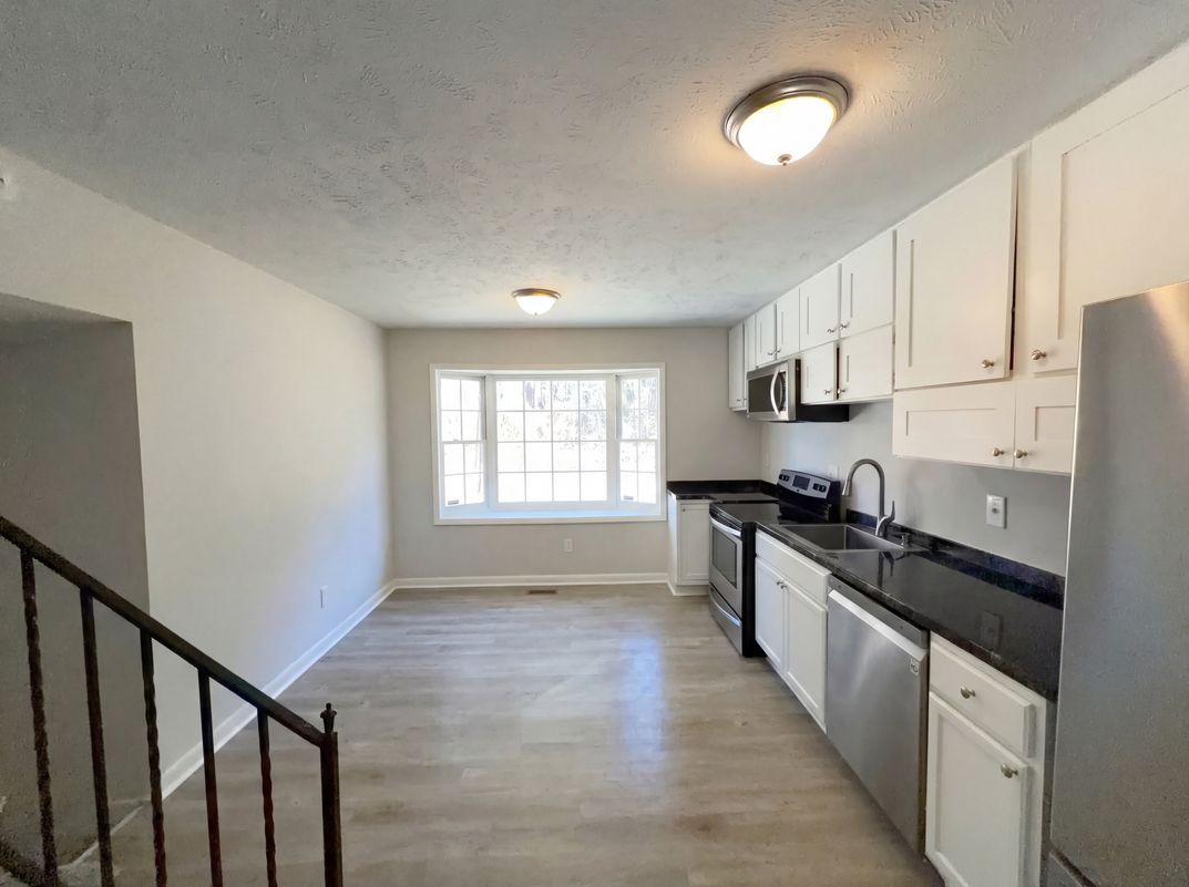 Photo 10 of 18 of 7594 Beverly Dr, Fayetteville, NC