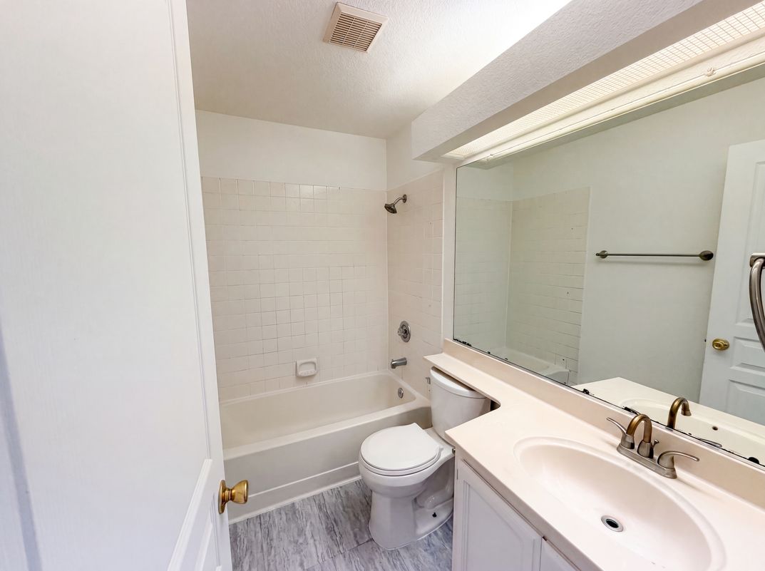 Photo 14 of 35 of 8027 Montevina Dr, Sacramento, CA